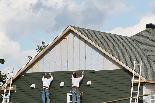 Professional Siding Installation technician working in Bedford, TX